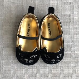 Black velvet kitty flats